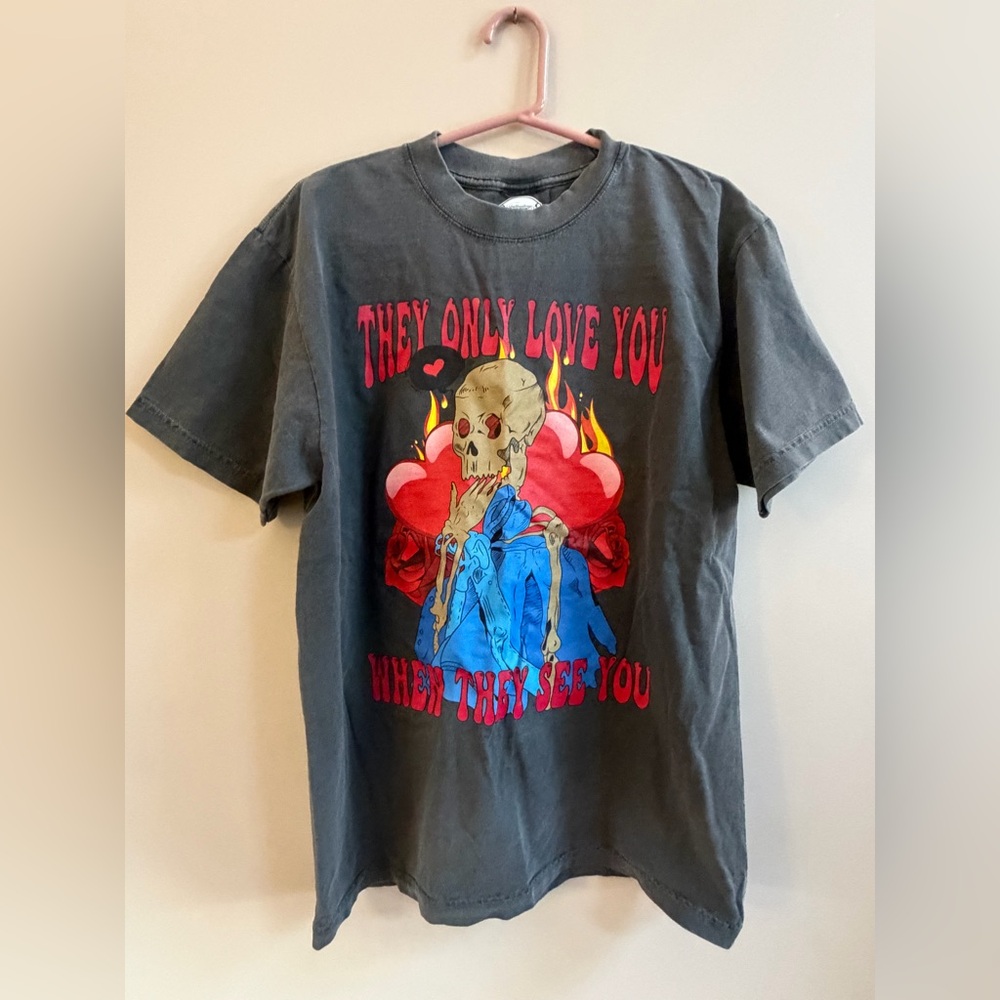 The Pup Trap They Only Love You When They See You Skull Graphic Short Sleeve Top